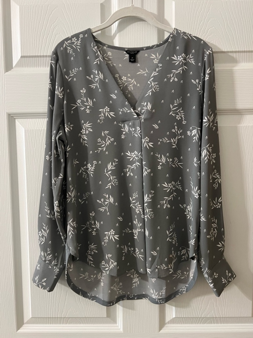 Ann Taylor Gray Floral Long Sleeve Blouse